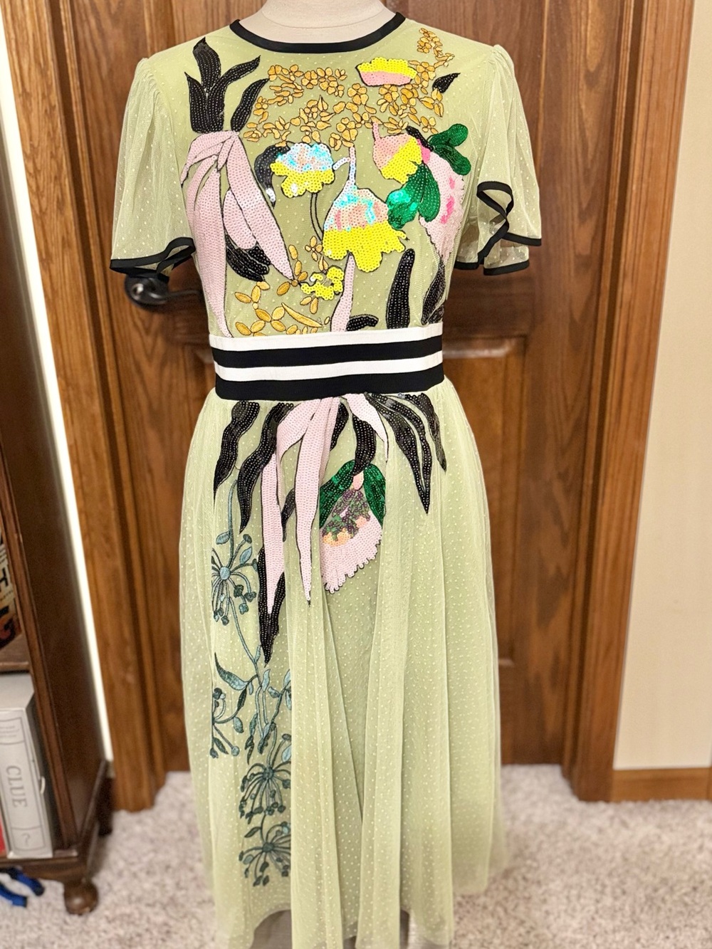 NWT BURRYCO Size 10 Sage Green Floral Sequined Mesh Midi Dress